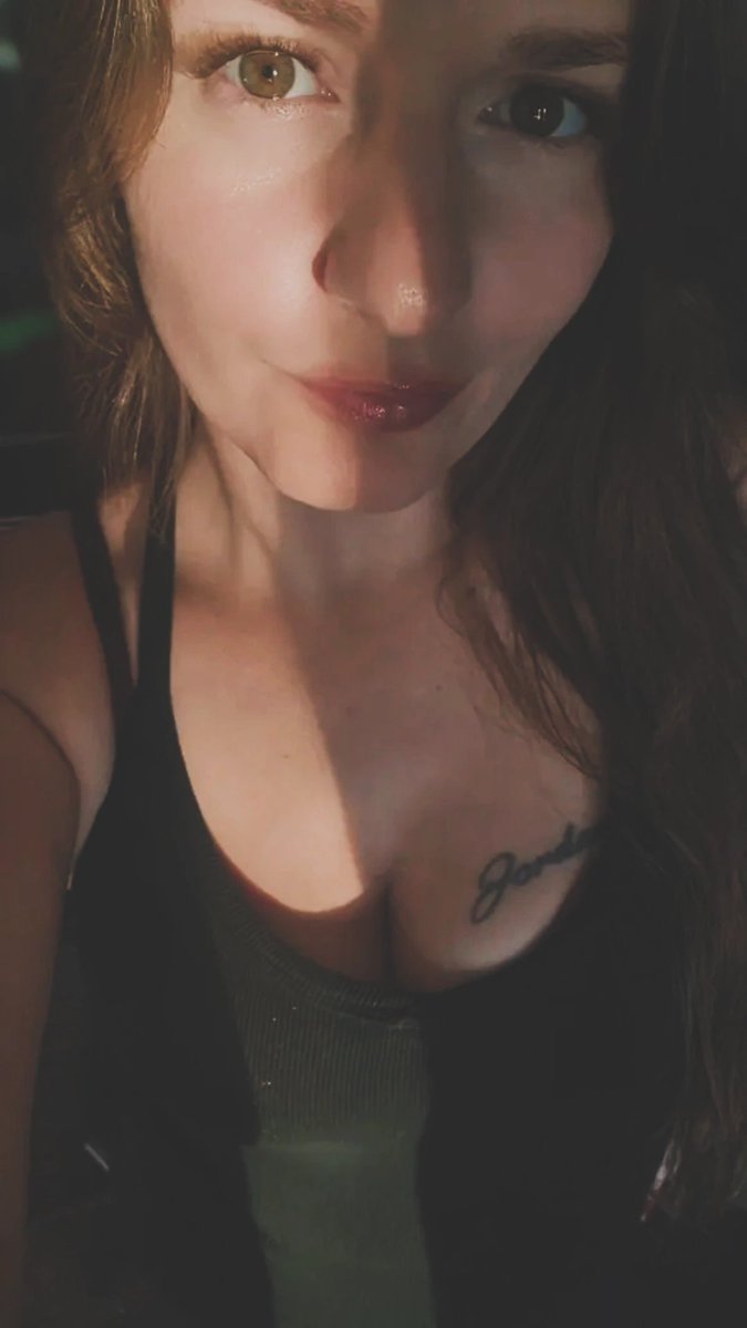 89TinyDragon89's tweet photo. Thirsty Thursday 🤗☀️ https://t.co/DjiWaQSw1x