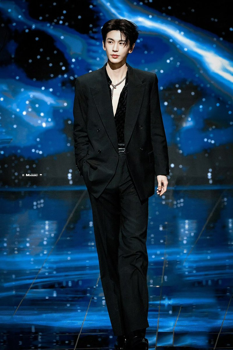 xixi_minxi's tweet photo. 옆에 한 번만 서보자 얼마나 올려보나

#장릉혁 #张凌赫 #zhanglinghe https://t.co/VOHKfSMDto
