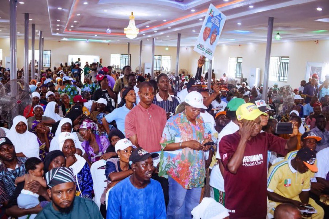 Akinyuurz's tweet photo. The energy was ELECTRIC! β‘ Iseyin showed up for the Incoming Deputy Governor of Oyo State. The momentum is strong, the people are ready, and Oyo is moving AHEAD! We are protecting our foundations and securing a brighter future together.
#OyoAhead https://t.co/7WezozURKO