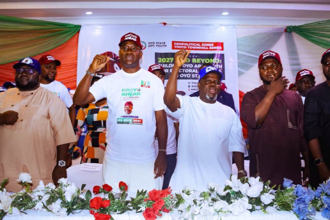 Akinyuurz's tweet photo. The energy was ELECTRIC! β‘ Iseyin showed up for the Incoming Deputy Governor of Oyo State. The momentum is strong, the people are ready, and Oyo is moving AHEAD! We are protecting our foundations and securing a brighter future together.
#OyoAhead https://t.co/7WezozURKO