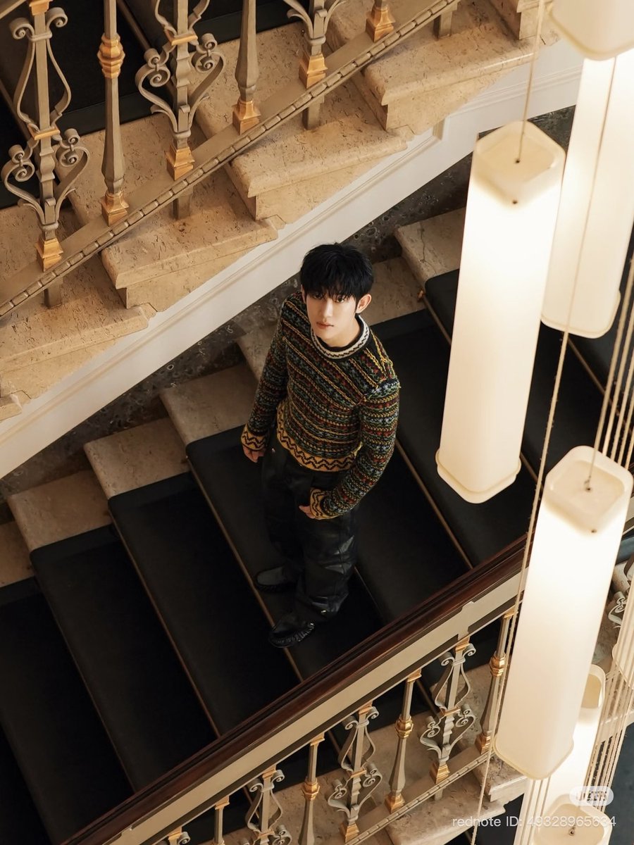 SikSyu99's tweet photo. Hoàng tử bé của tui hôm nay kiêu sa quá, cứ như mang cả ánh hào quang đến Milan. ✨

PARK SIWOO AT MARNI MFWSS27
#PARKSIWOOxMARNI
#PARKSIWOOxMARNIFWSS27
#PARKSIWOO #박시우 https://t.co/1DMGRY4JE3