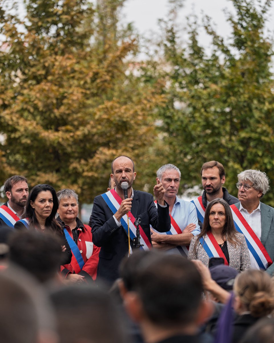 Portes_Thomas's tweet photo. 🇵🇸 Merci à toutes celles et ceux qui m’ont témoigné leur soutien dans la procédure qui m’oppose à un soldat franco-israélien.

Notre solidarité est entière avec toutes celles et ceux que leur engagement en faveur de la Palestine expose aux pressions, aux intimidations et aux procédures-bâillons.

Aucune intimidation ne nous fera taire.

Le délibéré sera rendu le 26 novembre.

Justice pour la Palestine.