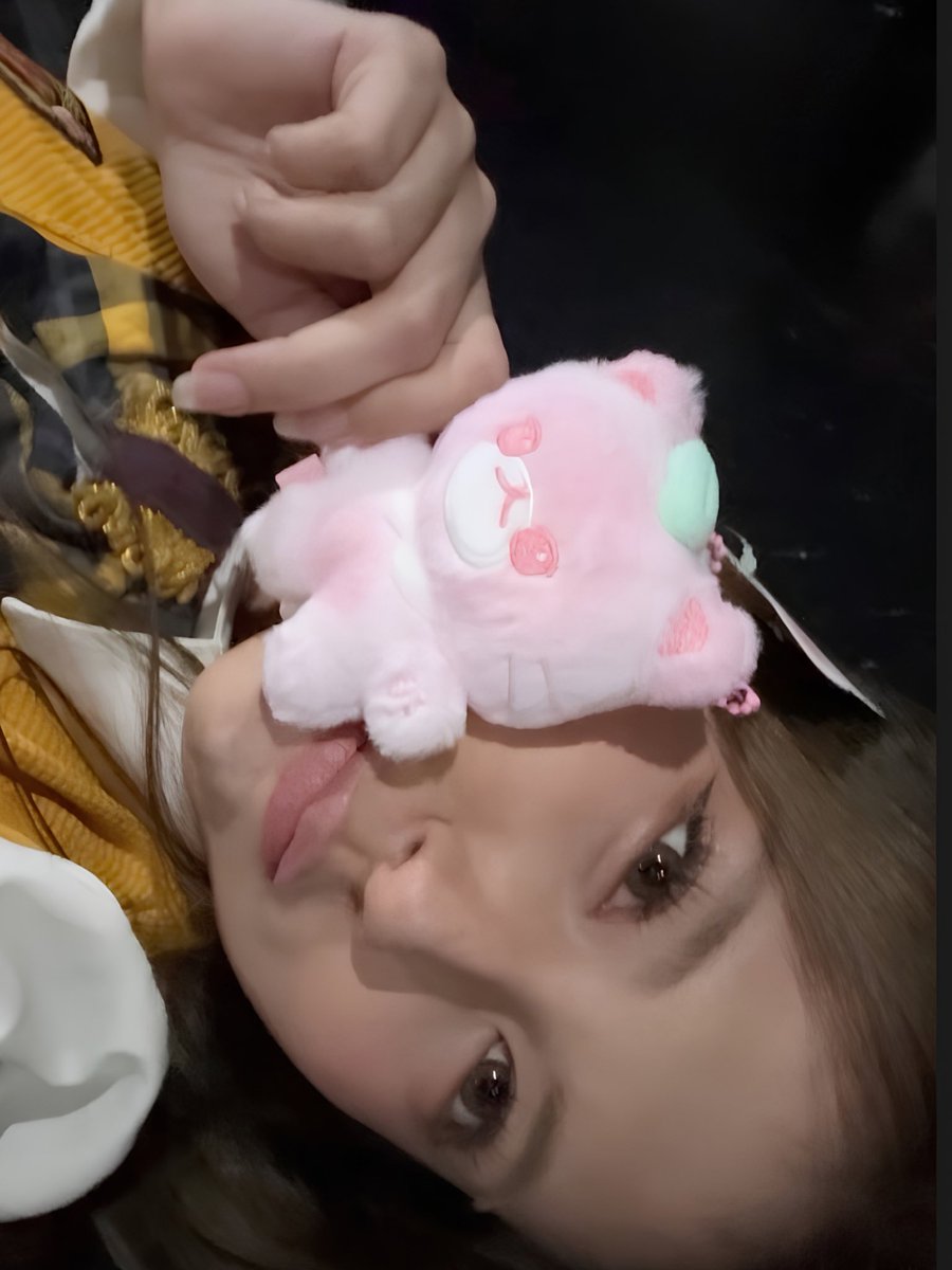 Oldschools_'s tweet photo. Keychain yg dipegang Eli (@H_EliJKT48) di X: NCT 127 - Som Big Moong Chill Jaehyun Doll Jeongbokhyun π§Έβ¨
Gantungan kunci boneka plushie karakter Moong Chill edisi Jaehyun warna pink yang fluffy dan gemas banget pas nemenin Eli foto ππ€
#Os48 #EliJKT48 https://t.co/qzuAQYgDK8