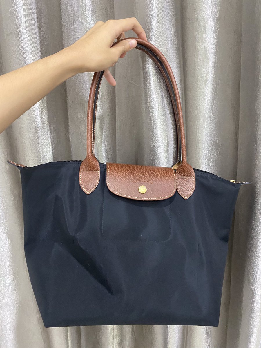 Ubp789's tweet photo. แนะนำกระเป๋าใส่ทำงาน Longchamp M Long ขนาดพอดีไม่ดูเทอะทะ แต่ใส่ของได้เยอะ กระเป๋าใส่Macbookได้ มีซิปปิด มีกระเป๋าช่องเล็กอีกด้วย

ร้านSASOM ของแท้ค่ะ
📍 https://t.co/me2ZNgEQUF

#ป้ายยา #กระเป๋า #Shopeeaffiliate #ของดีบอกต่อ #ใช้ดีบอกต่อ #ของมันต้องมี https://t.co/VfKQHngQAQ