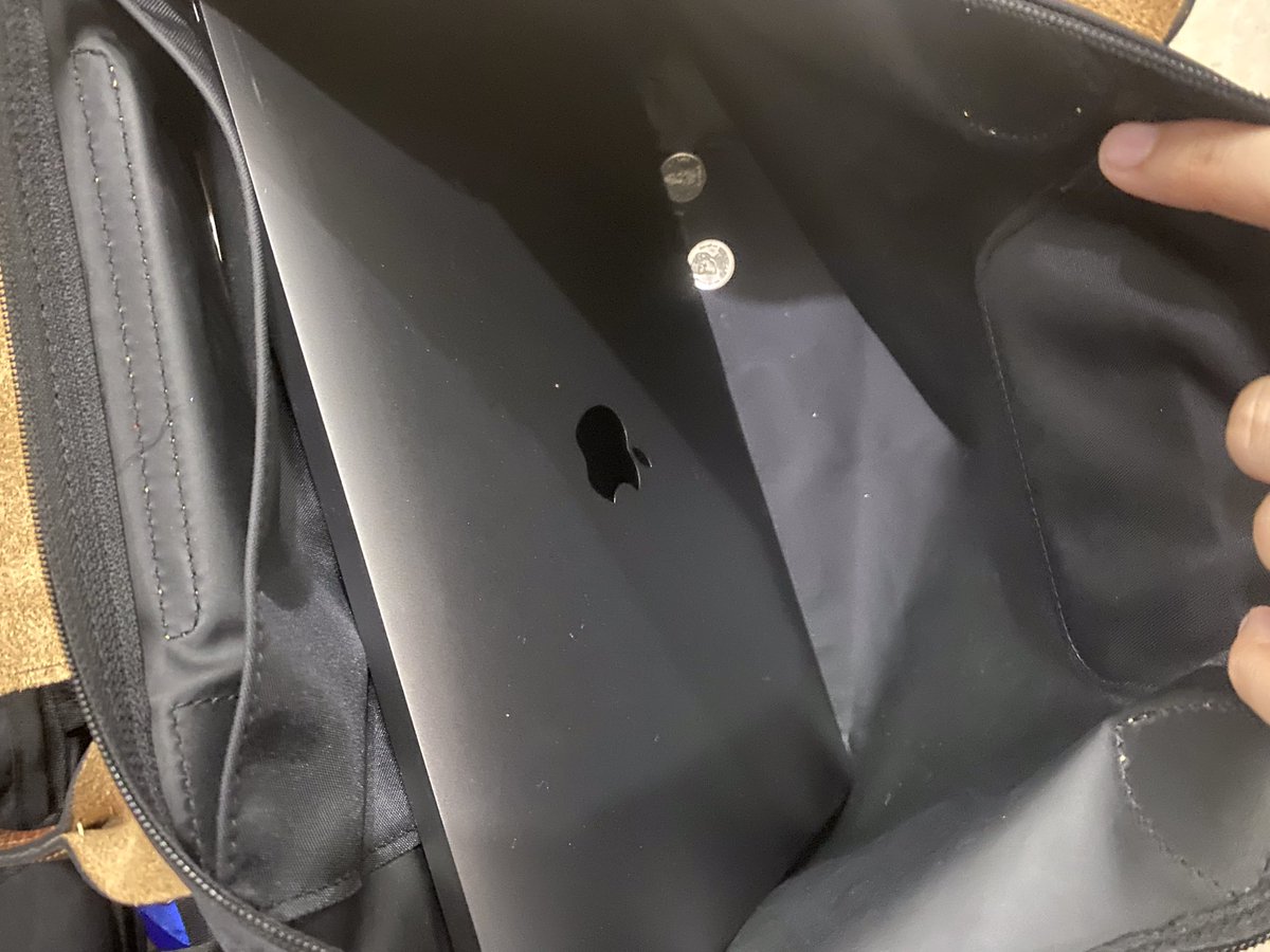 Ubp789's tweet photo. แนะนำกระเป๋าใส่ทำงาน Longchamp M Long ขนาดพอดีไม่ดูเทอะทะ แต่ใส่ของได้เยอะ กระเป๋าใส่Macbookได้ มีซิปปิด มีกระเป๋าช่องเล็กอีกด้วย

ร้านSASOM ของแท้ค่ะ
📍 https://t.co/me2ZNgEQUF

#ป้ายยา #กระเป๋า #Shopeeaffiliate #ของดีบอกต่อ #ใช้ดีบอกต่อ #ของมันต้องมี https://t.co/VfKQHngQAQ