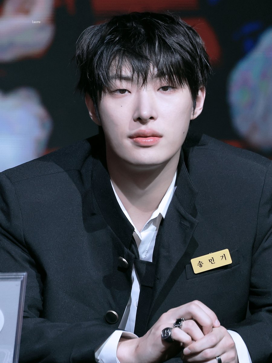 luceronoff's tweet photo. 260917 헬로라이브

#에이티즈 #ATEEZ #민기 #MINGI https://t.co/vFapCxluri