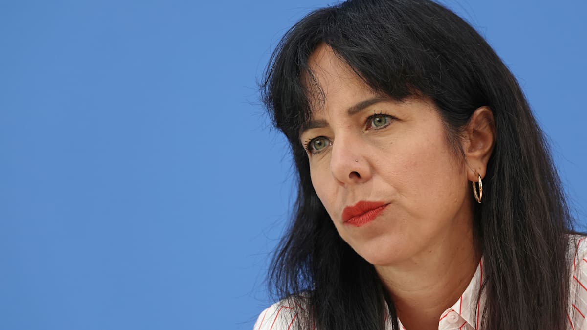 welt's tweet photo. „Es ist offensichtlich, dass Elif Eralp die eigene Partei nicht mehr im Griff hat“ https://t.co/bOsf3v7XNy https://t.co/ur5ArDlvY3