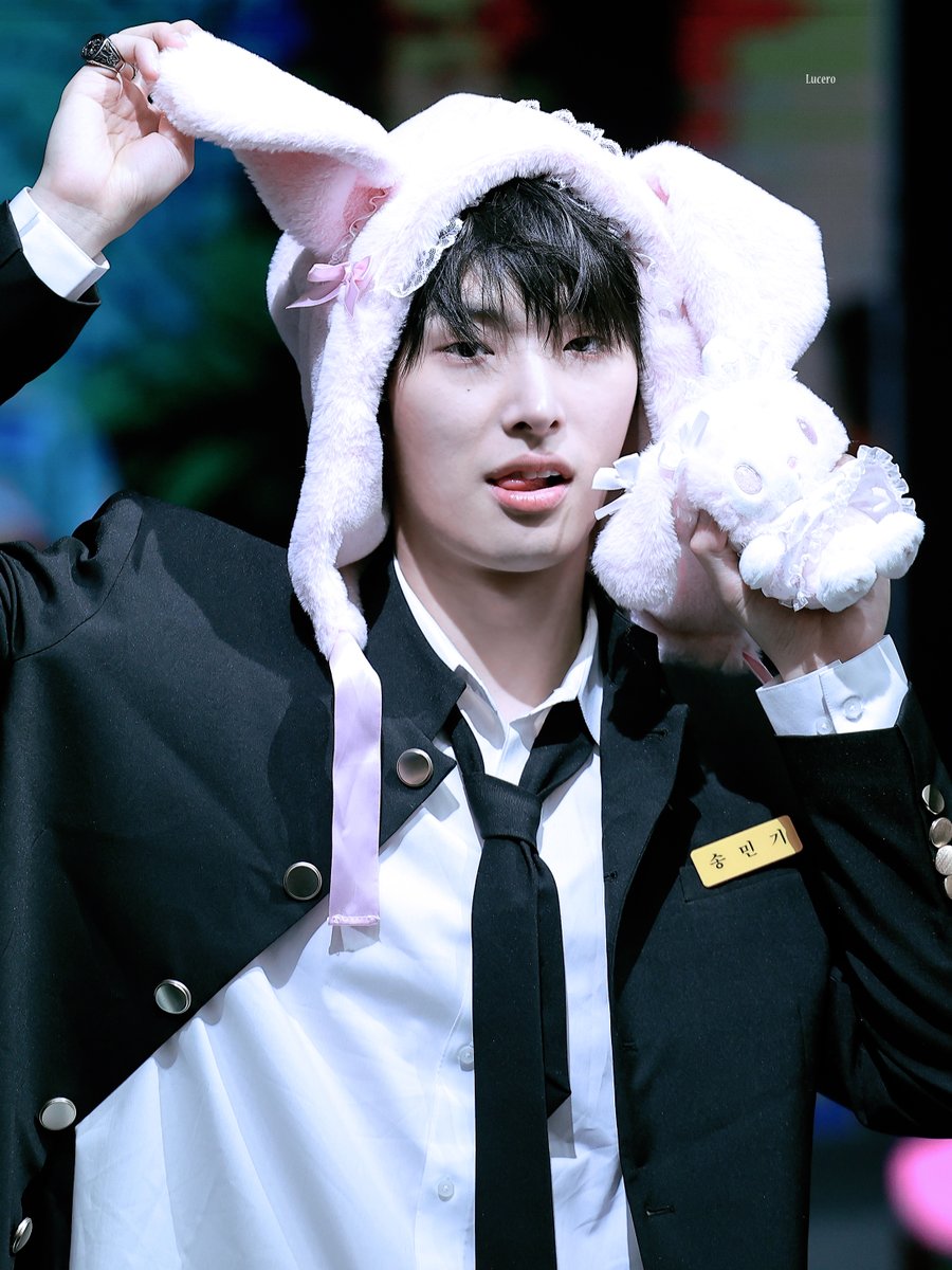 luceronoff's tweet photo. 260917 헬로라이브

#에이티즈 #ATEEZ #민기 #MINGI https://t.co/vFapCxluri