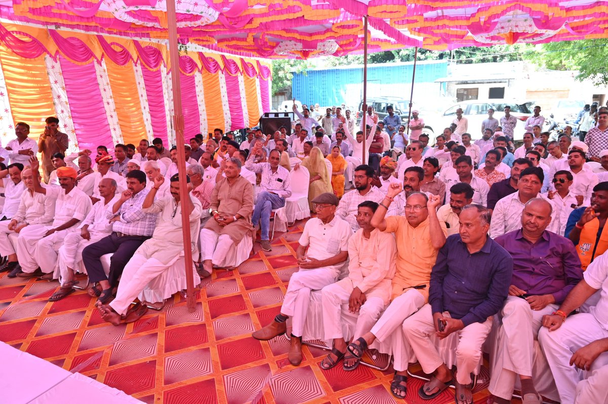 sanwalaramm's tweet photo. #भीनमाल नगरपालिका के नवनिर्वाचित अध्यक्ष श्री मनोज जी गुप्ता एवं उपाध्यक्ष श्रीमती मफी देवी जी के पदभार ग्र��ण समारोह में सम्मिलित होकर उन्हें हार्दिक बधाई एवं शुभकामनाएँ प्रेषित की।
#Sanwalaram #Bhinmal #Jalore #Rajasthan #NikayChunav #TripleEngineInRajasthan

@BhajanlalBjp @madanrrathore @ajaeybjp @NitinNabin @blsanthosh
@narendramodi @DrSatishPoonia @KumariDiya @DrPremBairwa