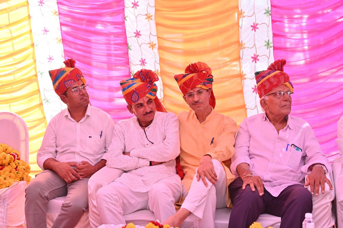 sanwalaramm's tweet photo. #भीनमाल नगरपालिका के नवनिर्वाचित अध्यक्ष श्री मनोज जी गुप्ता एवं उपाध्यक्ष श्रीमती मफी देवी जी के पदभार ग्र��ण समारोह में सम्मिलित होकर उन्हें हार्दिक बधाई एवं शुभकामनाएँ प्रेषित की।
#Sanwalaram #Bhinmal #Jalore #Rajasthan #NikayChunav #TripleEngineInRajasthan

@BhajanlalBjp @madanrrathore @ajaeybjp @NitinNabin @blsanthosh
@narendramodi @DrSatishPoonia @KumariDiya @DrPremBairwa