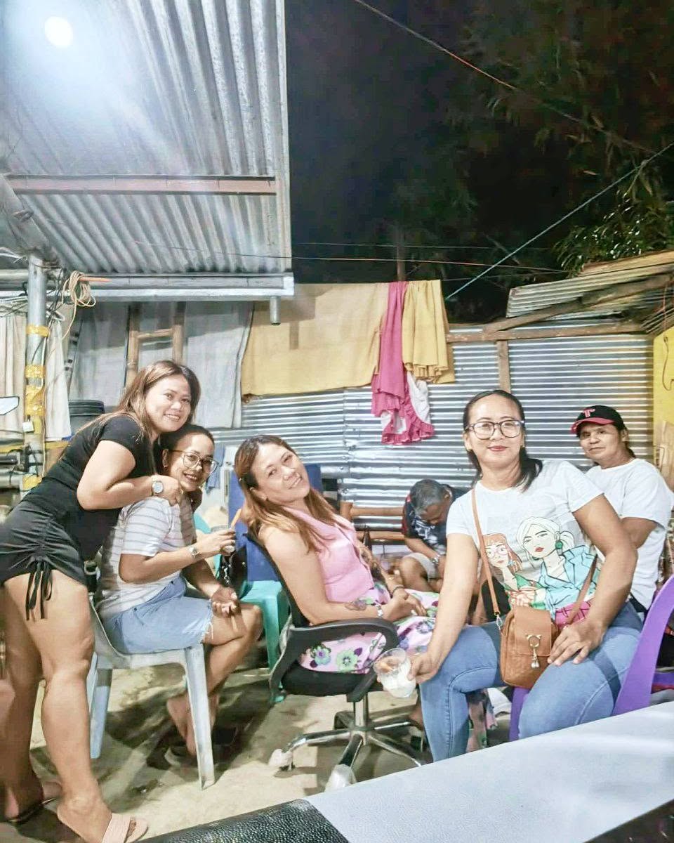 elliewrightgn7q's tweet photo. We’re celebrating at another house again 🤭 
Happy fiesta, Pangdan 🥰🎉 https://t.co/u9eo1BgG0u