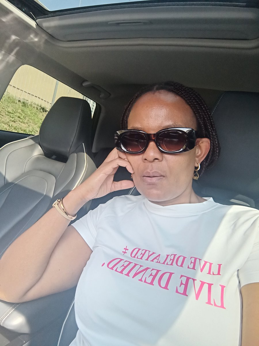 Nah_iPhingoshe's tweet photo. @bonabywenzy_m i need new pairs of sunglasses for summer😘 #heritageday https://t.co/DZmzXM0nZX