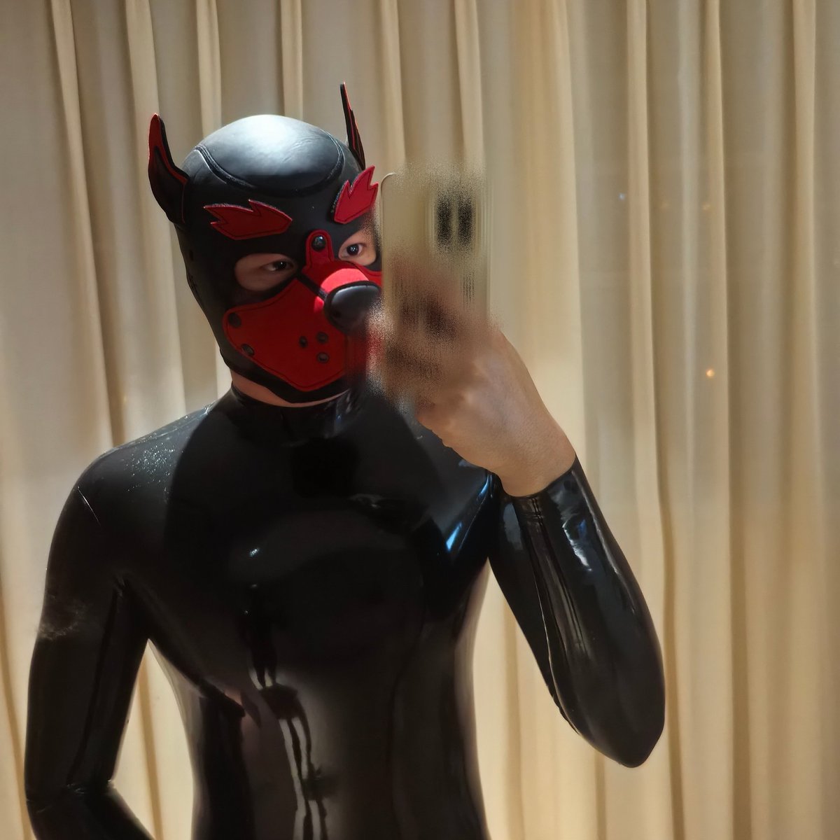 SDFB21850862's tweet photo. 失踪人口回归
无人在意 #rubber  #latex https://t.co/rdiiyEhOr6