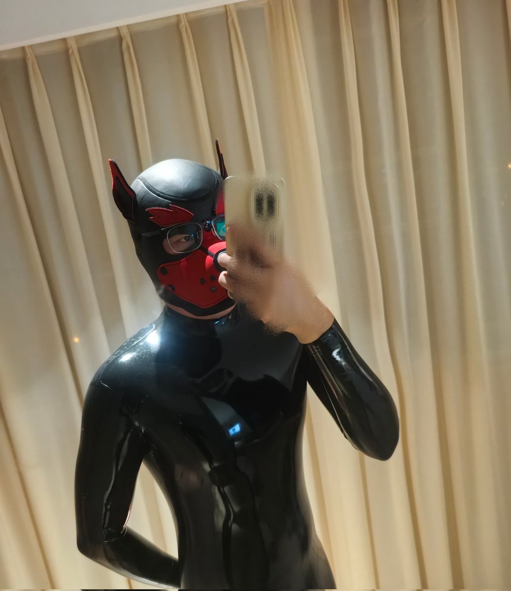 SDFB21850862's tweet photo. 失踪人口回归
无人在意 #rubber  #latex https://t.co/rdiiyEhOr6
