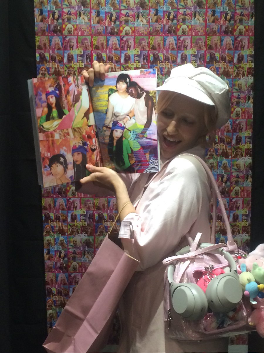 mylittlelovr's tweet photo. i was soo happy to show off the pictures i took for the magazine https://t.co/HiwNLZdeGn