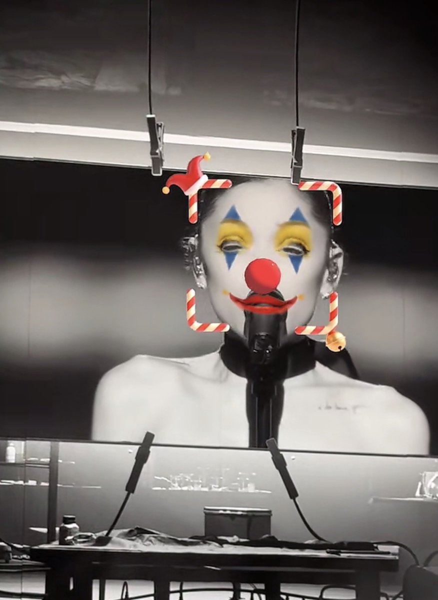arianaspetalxo's tweet photo. IM MOVING https://t.co/0If5uJOlaN