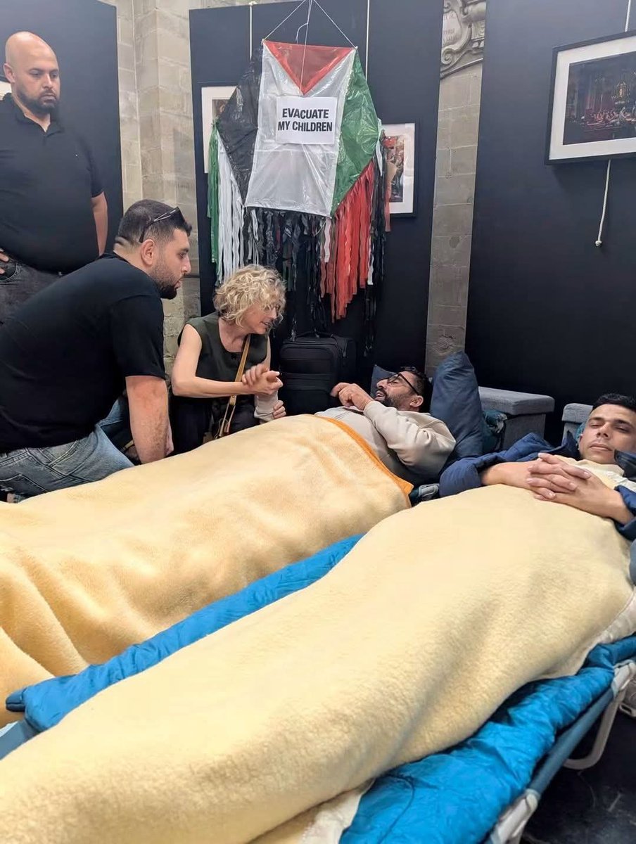 Marianasoux's tweet photo. Het gaat al beginnen jullie leren ze nu kennen..😂
Vijf Palestijnen in België waarschijnlijk als "studenten" binnen gekomen, zijn in hongerstaking gegaan om de evacuatie van hun vrouwen en kinderen uit Gaza te eisen. https://t.co/tnF1vqaZlr