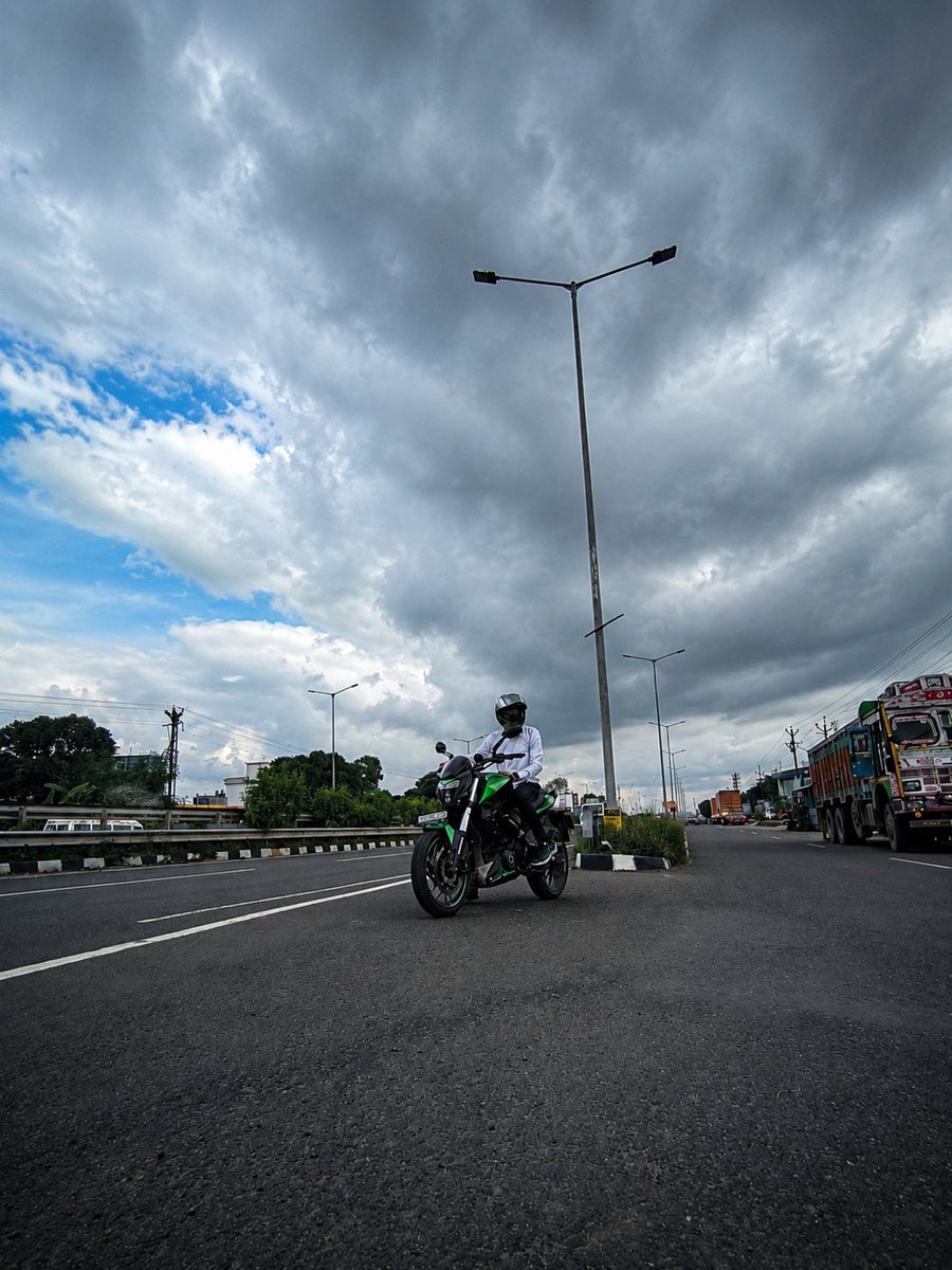 ImSubhraSJM's tweet photo. 𝐔𝐧𝐝𝐞𝐫 𝐚 𝐫𝐞𝐬𝐭𝐥𝐞𝐬𝐬 𝐬𝐤𝐲, 𝐈 𝐟𝐨𝐮𝐧𝐝 𝐦𝐲 𝐤𝐢𝐧𝐝 𝐨𝐟 𝐩𝐞𝐚𝐜𝐞.🌿
.
.
#viral #explore #trending #dominar400 #instagood https://t.co/HzlN6MzWaP