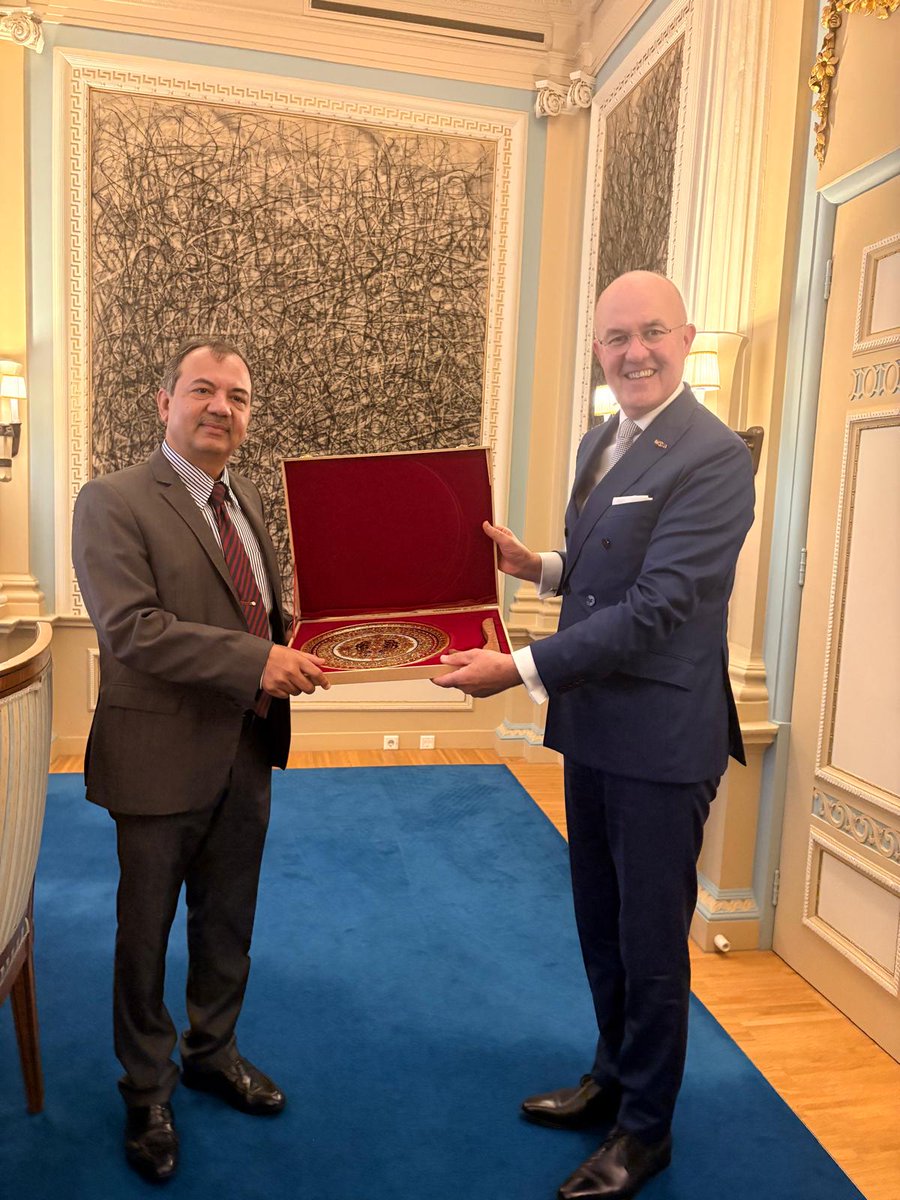 IndinNederlands's tweet photo. Ambassador Kumar Tuhin @ktuhinv met H.E. Mr. A.A.M. Brok, King’s Commissioner of Fryslân @cdkfryslan, and discussed opportunities to further strengthen India–Friesland cooperation.

The interaction focused on expanding collaboration in areas such as water technology, agri-food, renewable energy, innovation and education, as well as fostering stronger business and institutional linkages between India and Fryslân.

Ambassador also highlighted the growing momentum in 🇮🇳–🇳🇱 economic relations and invited greater participation of Frisian companies in India’s growth story. 🇮🇳🤝🇳🇱 @provinsje @MEAIndia @IndianDiplomacy