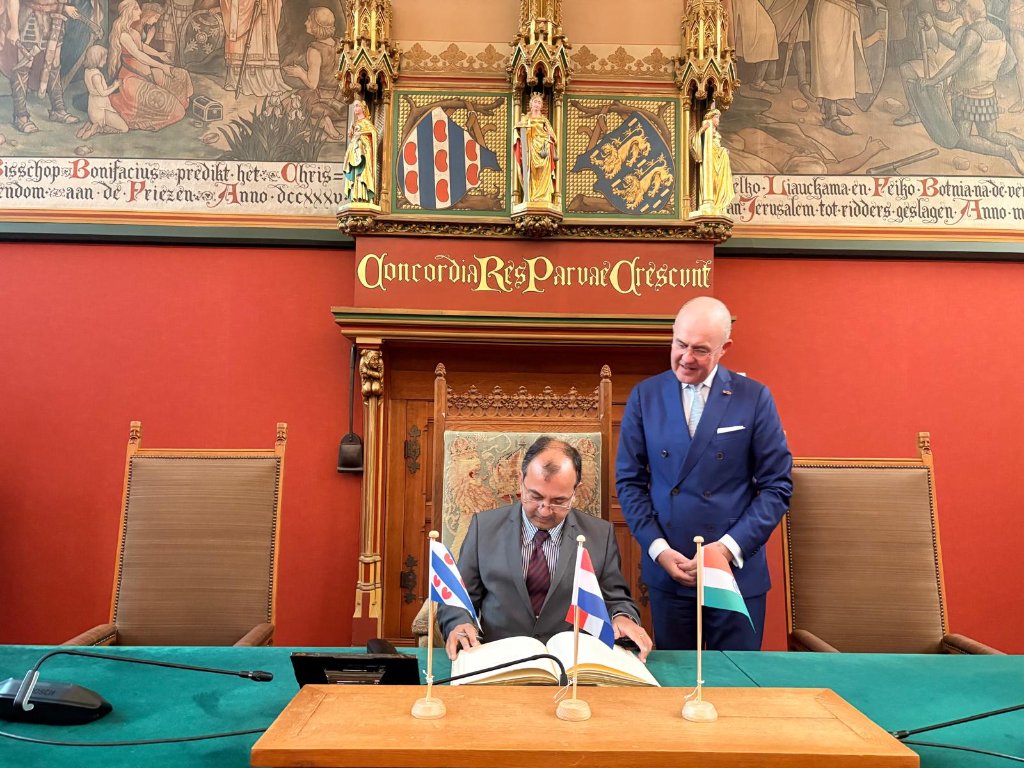 IndinNederlands's tweet photo. Ambassador Kumar Tuhin @ktuhinv met H.E. Mr. A.A.M. Brok, King’s Commissioner of Fryslân @cdkfryslan, and discussed opportunities to further strengthen India–Friesland cooperation.

The interaction focused on expanding collaboration in areas such as water technology, agri-food, renewable energy, innovation and education, as well as fostering stronger business and institutional linkages between India and Fryslân.

Ambassador also highlighted the growing momentum in 🇮🇳–🇳🇱 economic relations and invited greater participation of Frisian companies in India’s growth story. 🇮🇳🤝🇳🇱 @provinsje @MEAIndia @IndianDiplomacy