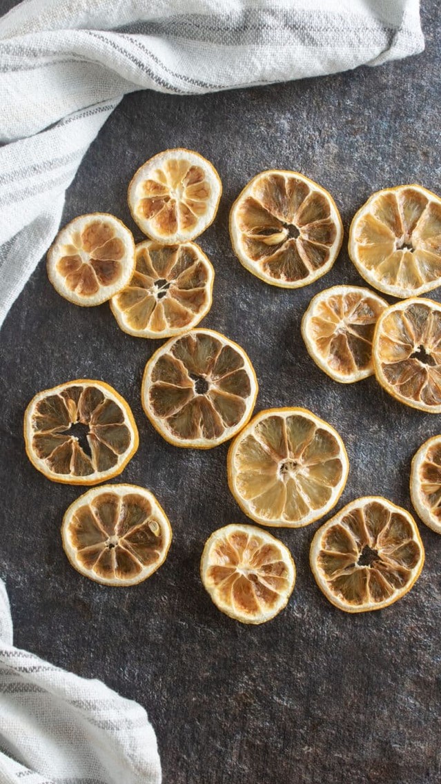 emilytaylorutdk's tweet photo. Dehydrated lemon slices become light, crisp, and fragrant. Use them in drinks, crush them as seasoning, or enjoy them as a snack. They’re easy to store and look beautiful in jars. Comment RECIPE and I’ll send it to you. How would you use them first? https://t.co/DFHAqJ3afX