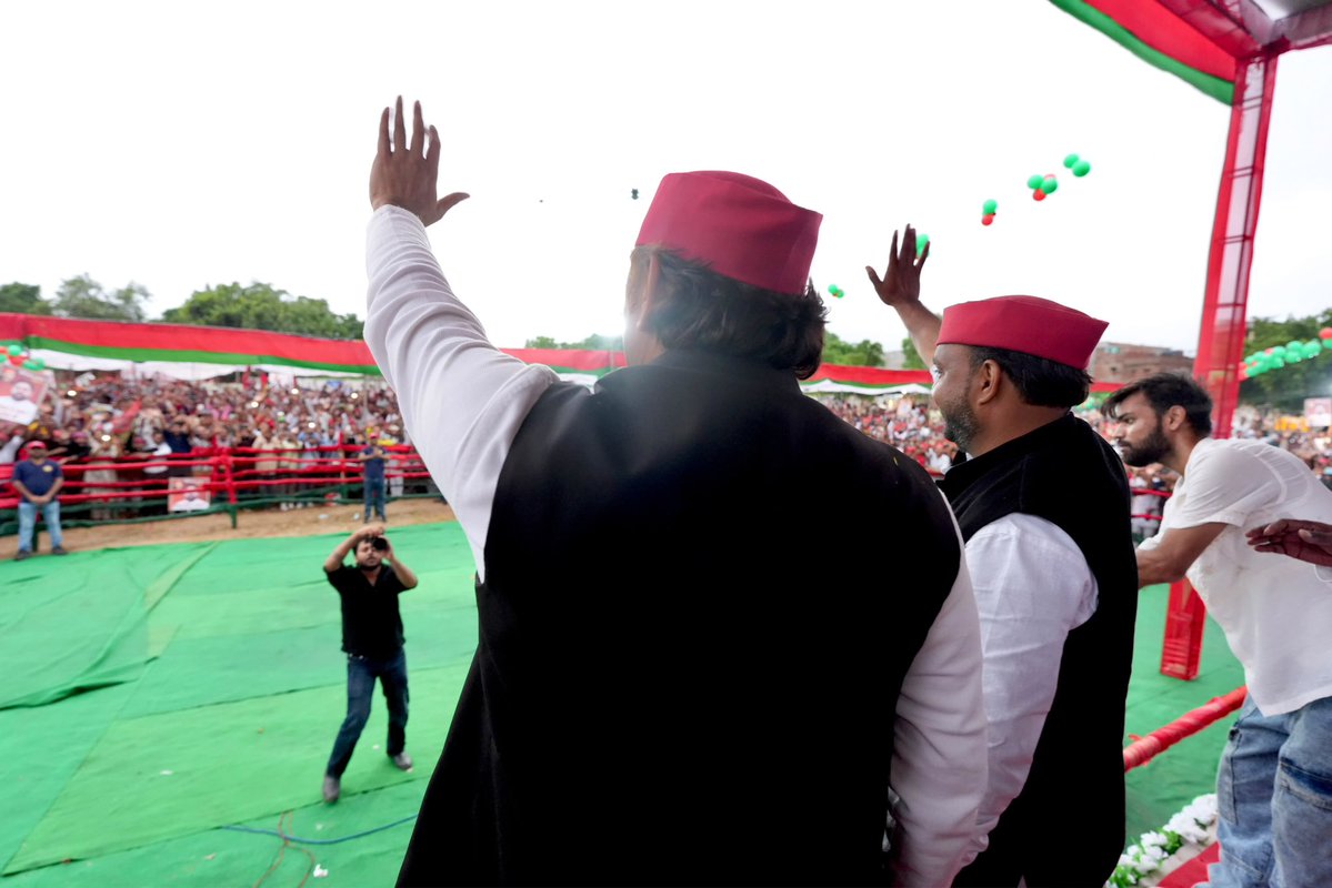 samajwadiparty's tweet photo. माननीय राष्ट्रीय अध्यक्ष श्री अखिलेश यादव जी का रायबरेली दौरा। https://t.co/FPYLEnN1vu