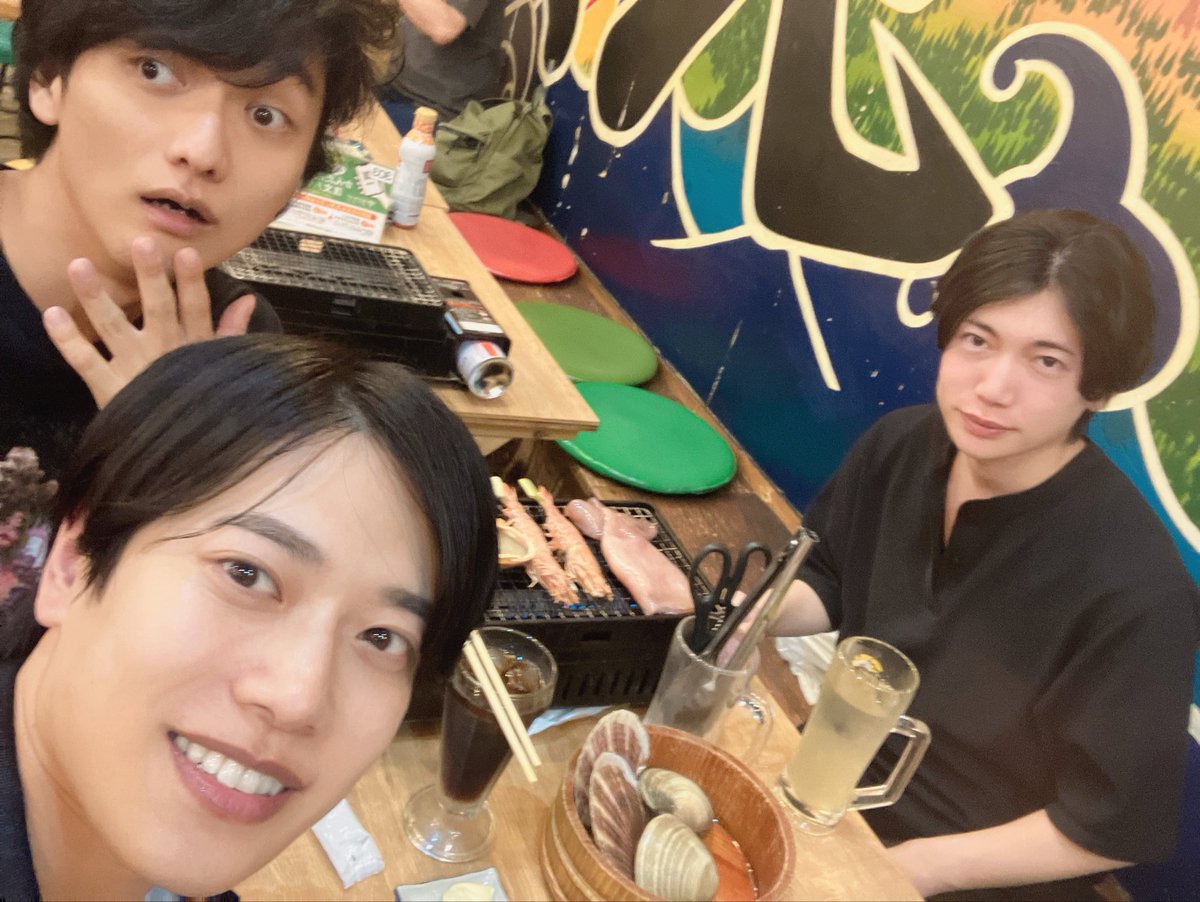 tokki1110's tweet photo. 撮影終わりました！
終電無くなって、男優仲間と居酒屋🏮 https://t.co/1dKwaEqSQo