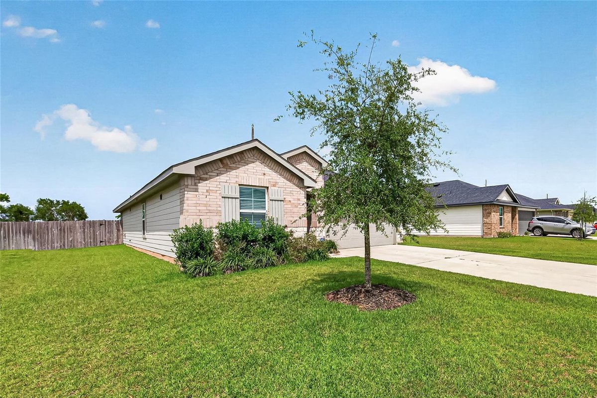 Sold_byDkirk's tweet photo. Who do you know that might be interested in this home? Tag them!

#yourrealtorhouston #Realestate #HoustonRealestate #Htown #Houston #HTX #Buyingrealestate #SellingRealestate #LeasingRealestate #InvestingRealEstate #Century21western #Century21relentless https://t.co/ENHsoYeO9p