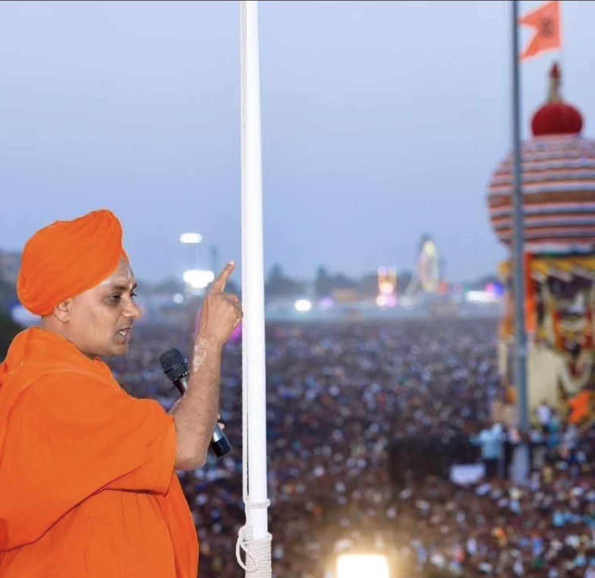 VL_Karnataka's tweet photo. 2026ರ ವಿಶ್ವವಿಖ್ಯಾತ ಮೈಸೂರು ದಸರಾ ಮಹೋತ್ಸವವನ್ನು ಕೊಪ್ಪಳದ ನಡೆದಾಡುವ ದೇವರು, ಪರಮಪೂಜ್ಯ ಶ್ರೀ ಗವಿಸಿದ್ದೇಶ್ವರ ಮಹಾಸ್ವಾಮಿಗಳವರಿಂದ ಉದ್ಘಾಟಿಸಲಾಗುತ್ತಿರುವುದು ನಾಡಿನ ಜನತೆಗೆ ಹೆಮ್ಮೆಯ ಹಾಗೂ ಸಂತಸದ ಸಂಗತಿಯಾಗಿದೆ. 🙏

ನಾಡಿನ ಕಲೆ, ಸಂಸ್ಕೃತಿ, ಪರಂಪರೆ ಹಾಗೂ ಆಧ್ಯಾತ್ಮಿಕ ವೈಭವವನ್ನು ಸಾರುವ ಮೈಸೂರು ದಸರಾ ಮಹೋತ್ಸವಕ್ಕೆ ಶ್ರೀಗಳ ಆಶೀರ್ವಾದದೊಂದಿಗೆ ಮತ್ತಷ್ಟು ಪಾವಿತ್ರ್ಯ ಮತ್ತು ಮಹತ್ವ ದೊರಕಲಿ.

@DKShivakumar @CMofKarnataka 
@MBPatil @eshwar_khandre 
@BSBommai @BasanagoudaBJP 
@BYVijayendra @BYRBJP 
@AsianetNewsSN @publictvnews 
@tv9kannada @OneindiaKannada 

#Koppalla #Mysuru #Dasara
#Karnataka #Kannada #Gavimutta