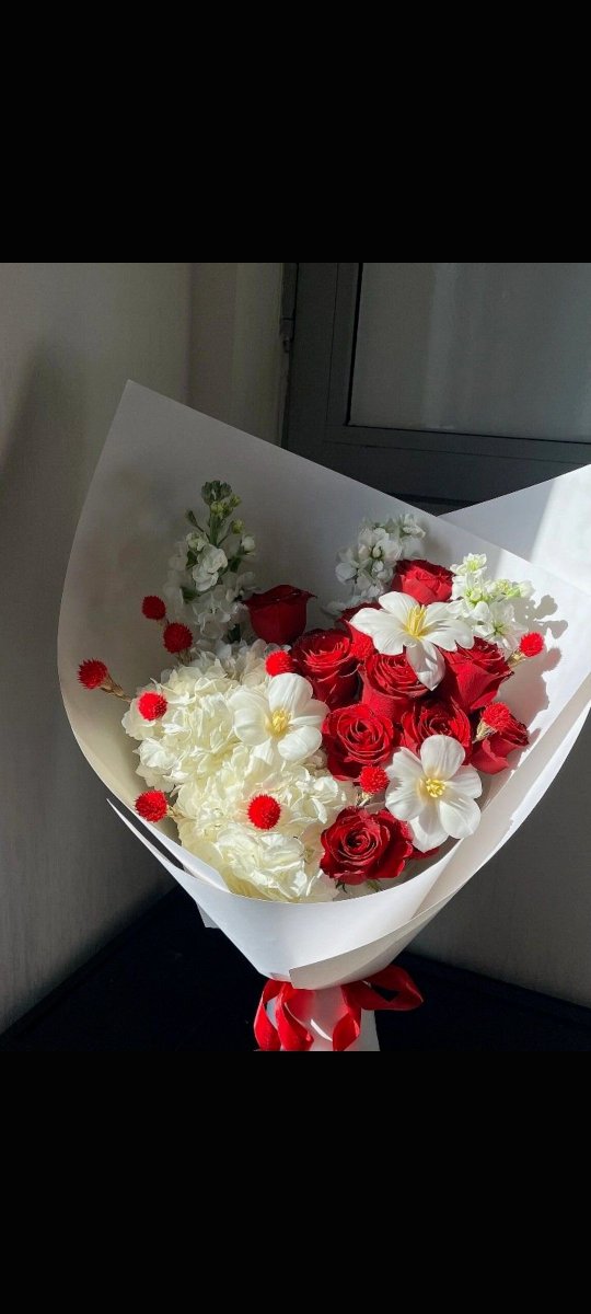 Bloomora80's tweet photo. You like it this guys flowers 🌹🌹🍀💐🌿🍀🌹🍀💐🌹🌹 https://t.co/Yer4afC6a3
