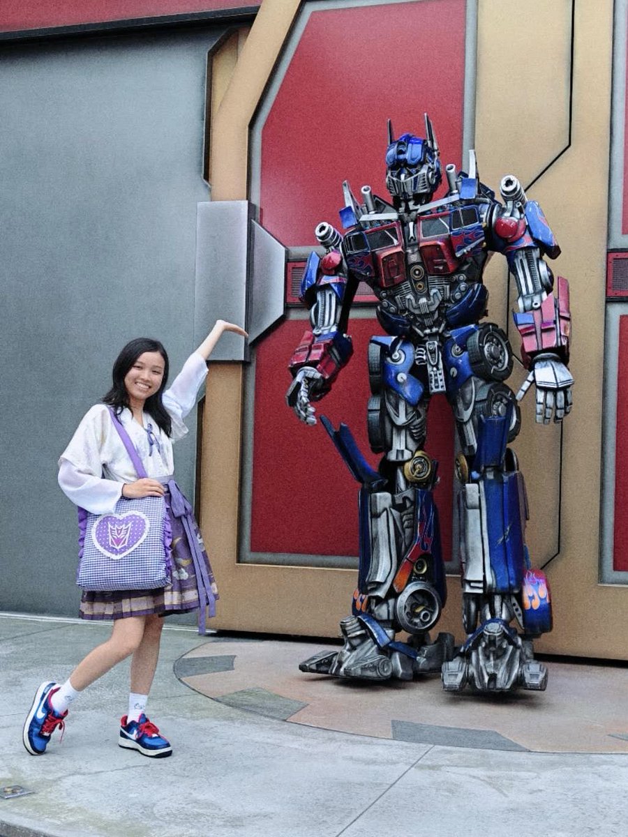 velsmells's tweet photo. You met me at a very transformers time in my life https://t.co/SVO4VMGd9h