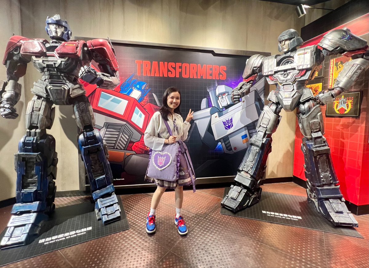 velsmells's tweet photo. You met me at a very transformers time in my life https://t.co/SVO4VMGd9h