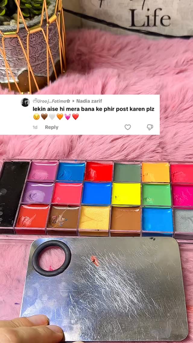 lillianbakeri3f's tweet photo. Watching these colors blend into the perfect lip shade is so relaxing. There’s no limit to what we can create together! Give me a 3-color combo to mix next! https://t.co/CHu0Bvz8DN