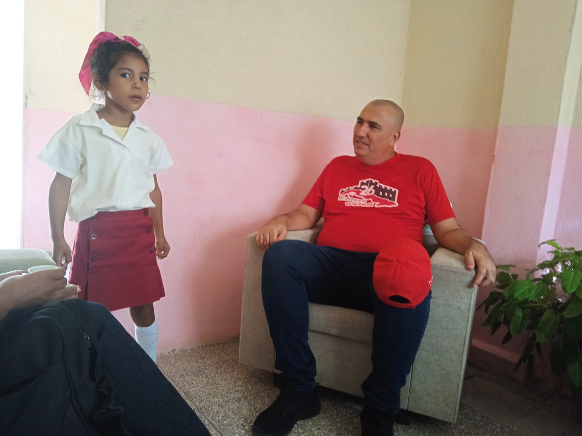 VCharles75435's tweet photo. Recorre instituciones del Sector educacional. Primer Secretario del Partido en la Provincia Las Tunas. #VamosPorMas https://t.co/0gK0KXwmy3