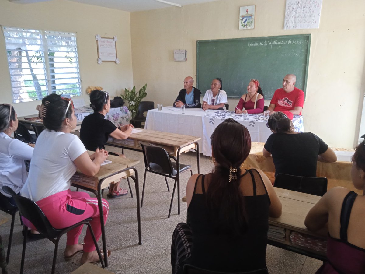 VCharles75435's tweet photo. Recorre instituciones del Sector educacional. Primer Secretario del Partido en la Provincia Las Tunas. #VamosPorMas https://t.co/0gK0KXwmy3