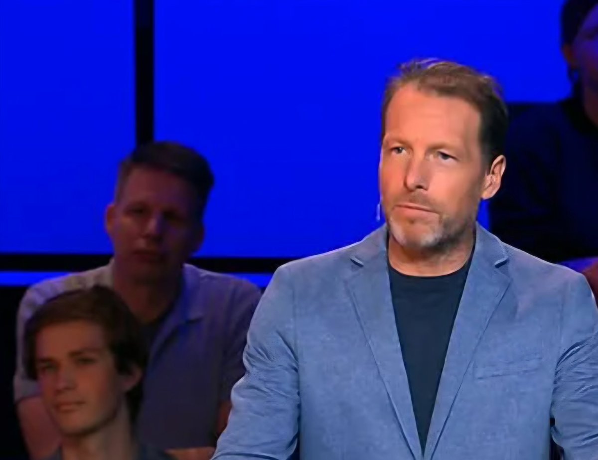 PE2K_'s tweet photo. #deslimstemens toch nog een bekende , rest is behoorlijk onbekend, BN is op denk ik. Of ze willen niet. #maarten we missen je https://t.co/s4TbEKObbw
