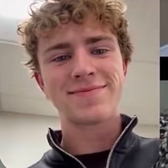 leahbethlover's tweet photo. spot the difference https://t.co/eIfsoAcPR1