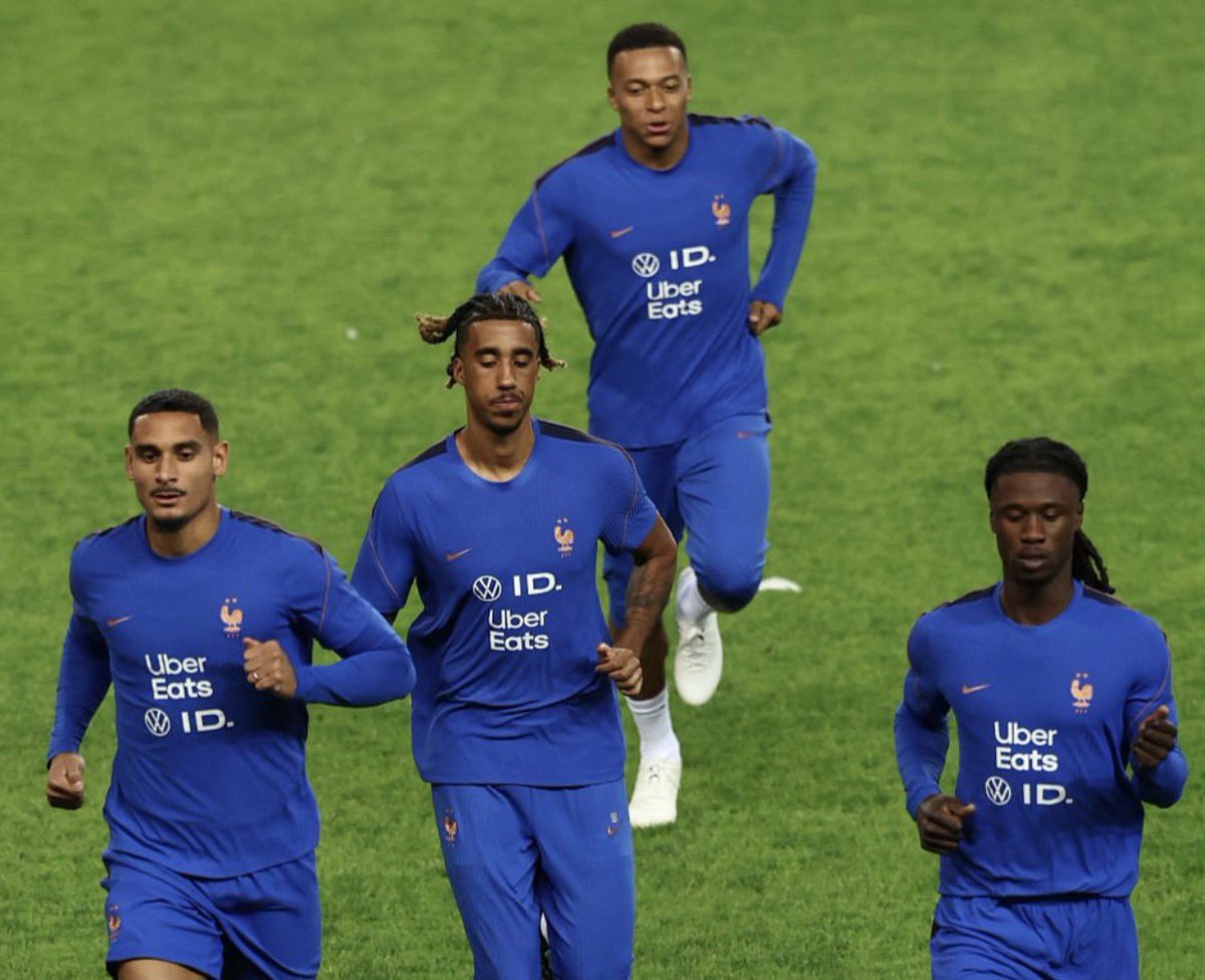 FrankEra_'s tweet photo. Leny Yoro training with Mbappe 😍 https://t.co/dkzY8rypzs