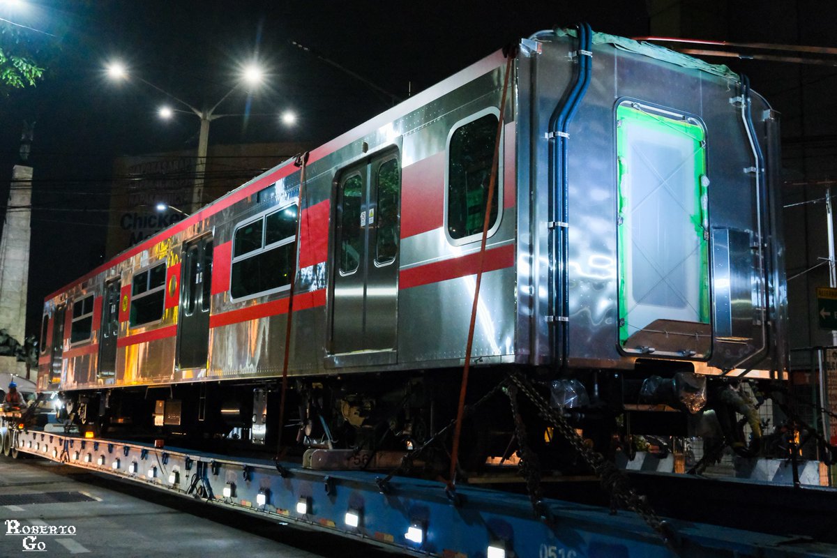 StTopHat's tweet photo. The second set of motor cars are now headed to the depot

The third NSCR commuter train-set is nearly complete

All that remains is the second head-car https://t.co/O0kMidhE30