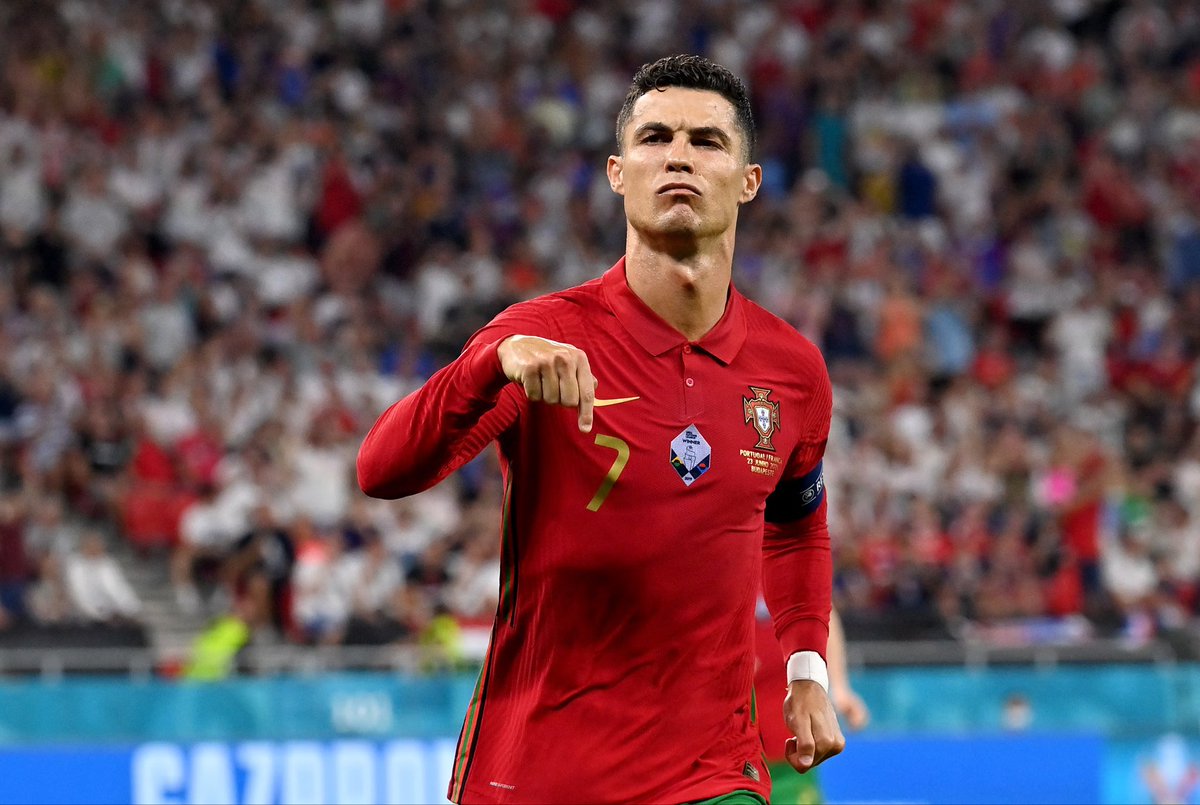 RedCannonArmy's tweet photo. Cristiano Ronaldo needs to do the whole footballing world a favour and retire from international football. 

You’ve had your time you’re just a hindrance to the new boys now! https://t.co/GWKlRtG3Ot