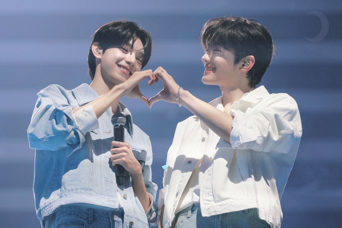 ricoliyuchuchuz's tweet photo. 9/25 ··········································▸ 9/25
この1年間でほんとに色んな事があったな
大好きな2人がバラバラになって毎日泣いたけど
ちゃんとそれぞれアイドルとしてデビューして
たくさん幸せを届けてくれて
そして今でもずっと仲良しだって教えてくれて
苦しいけど2人を好きになって本当に良かった
