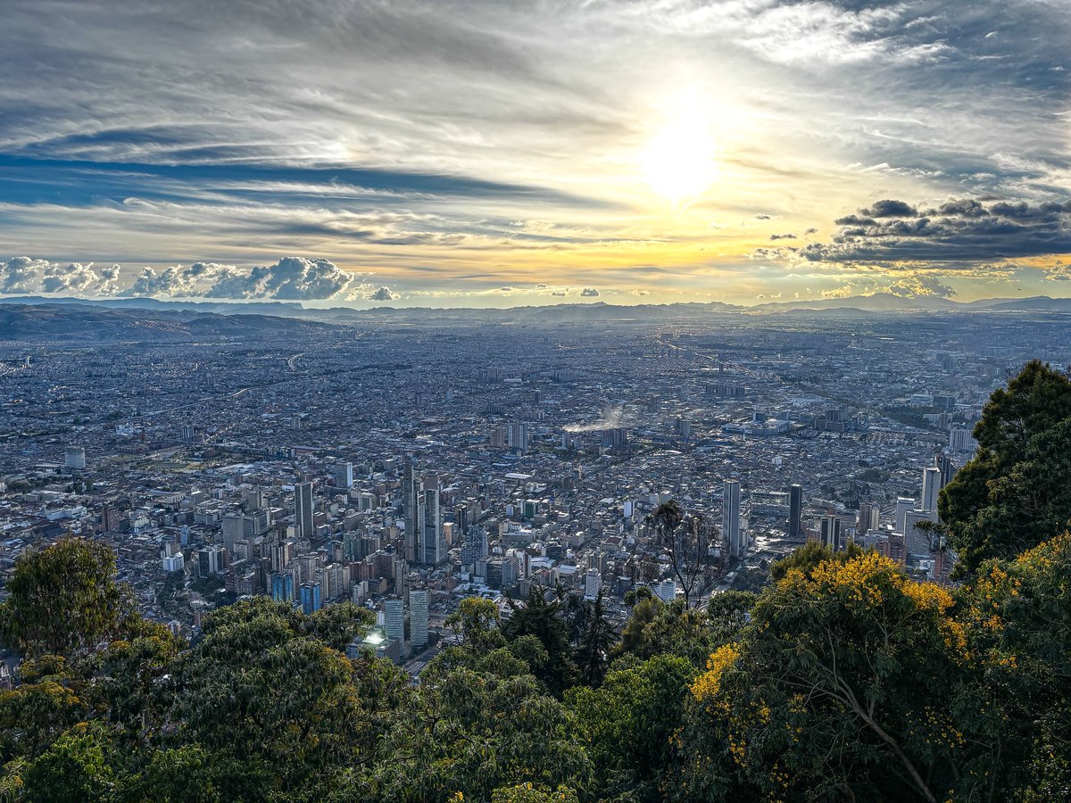 NitoMorales's tweet photo. Hermosa Bogotá. #CerrodeMonserrate https://t.co/PEMQ73YGDL