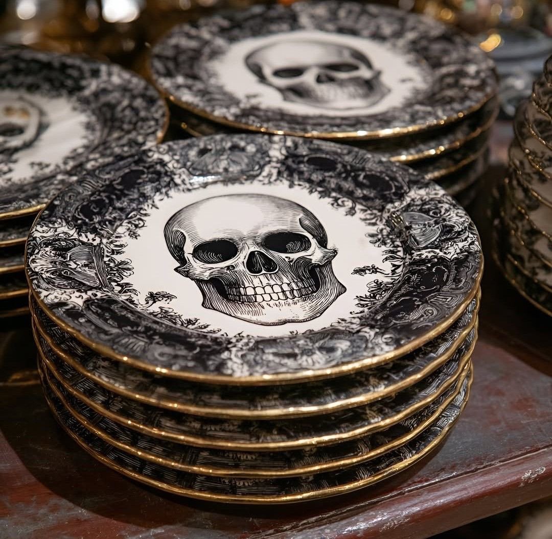 sophiaevaa_'s tweet photo. gothic skull and roses porcelain tea set with antique gold detailing https://t.co/suuPlaRSpE