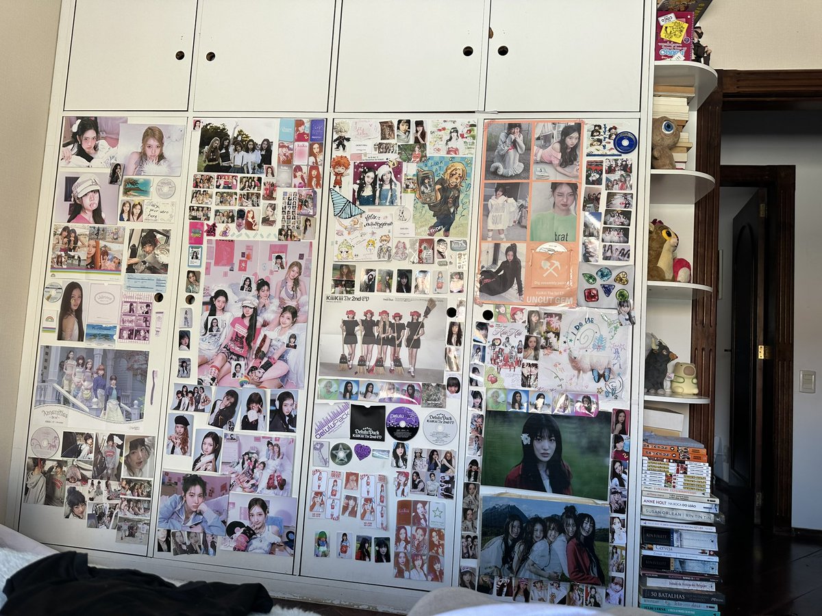 leeforsubin's tweet photo. Quando me perguntam meu grupo favorito, mas o meu quarto é assim https://t.co/JTm5ZwLcVP