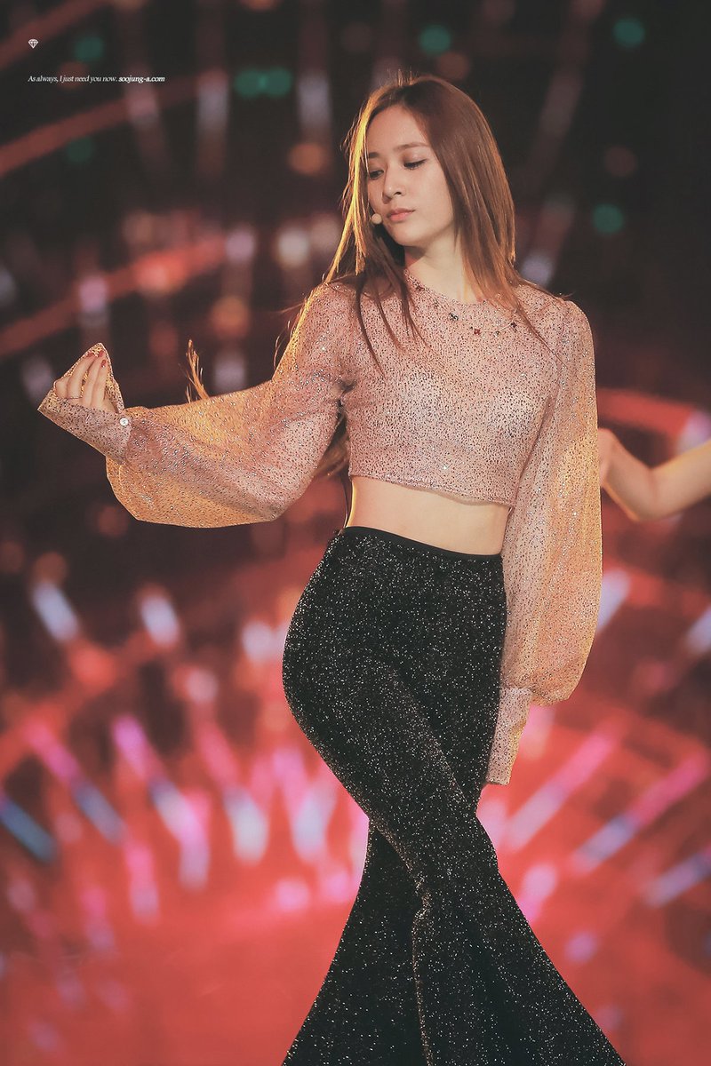 kryssiefinamour's tweet photo. krystal jung at mama 2015 https://t.co/1S3R3uBq1d