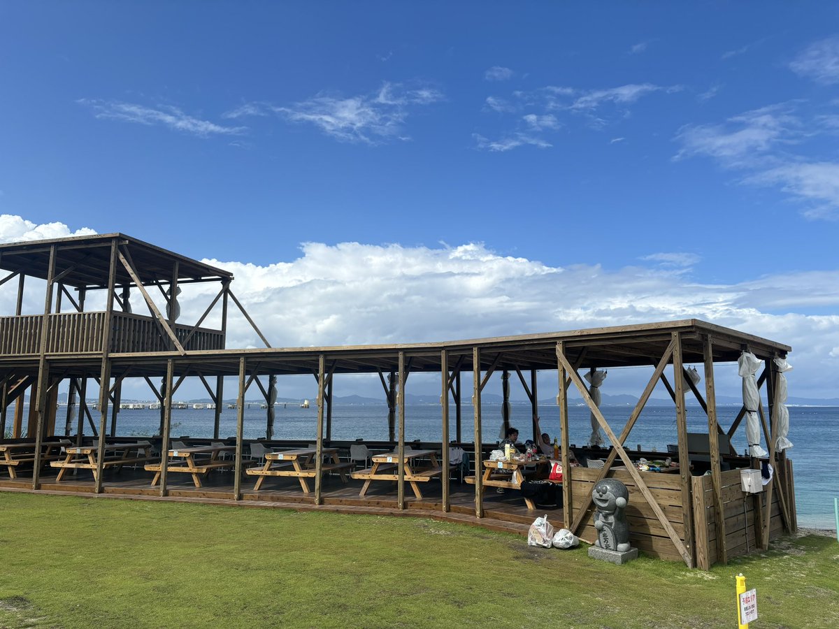 massan26's tweet photo. 沖縄ありがとうございました！
今年は海の見えるところでBBQもできました🍖

10/6のトークライブALL INで2日間の出来事を話しますのでぜひ配信観てください〜🙇‍♂️

#14期大暴れツアー https://t.co/ioK4KVvhg5