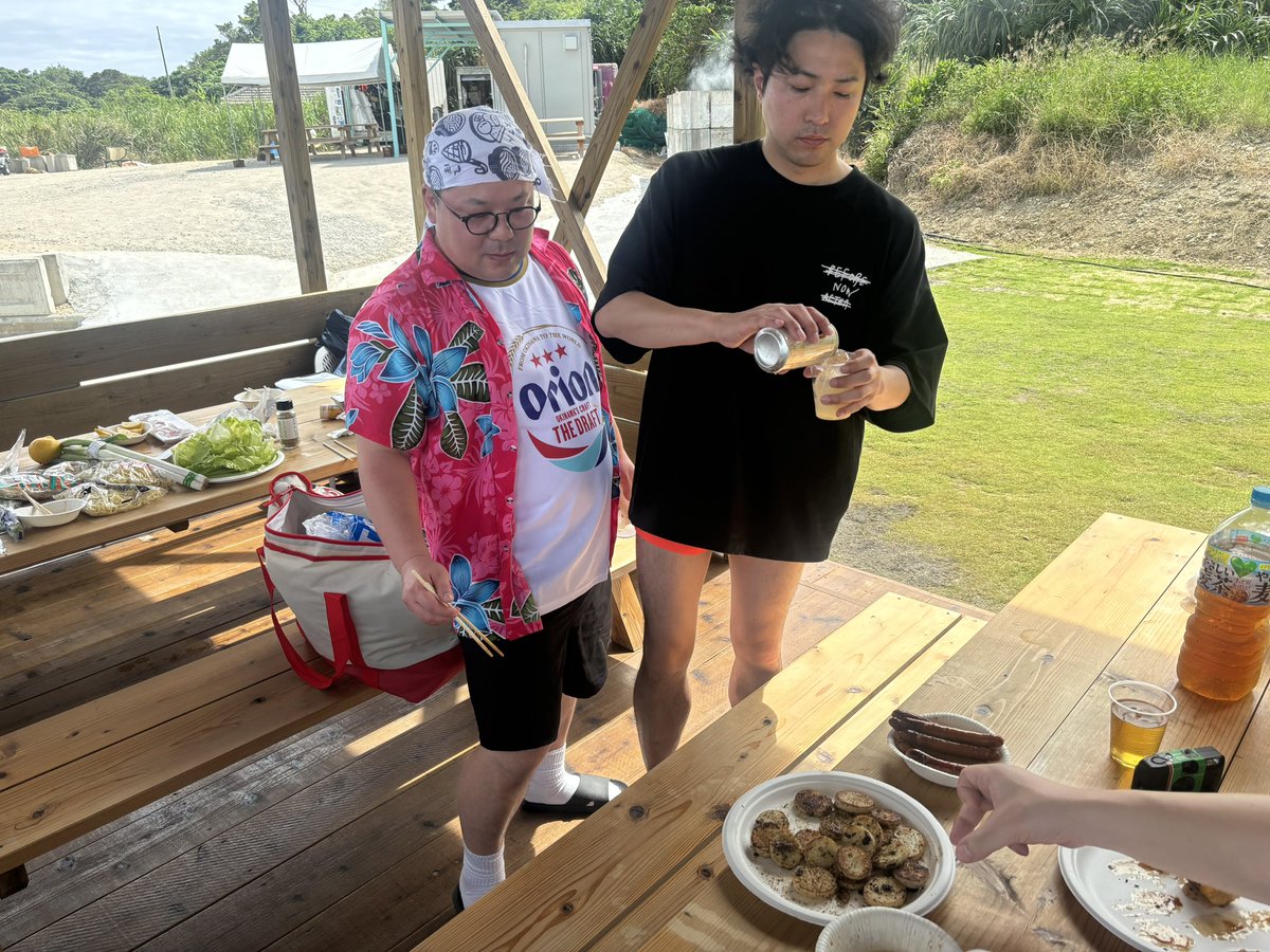 massan26's tweet photo. 沖縄ありがとうございました！
今年は海の見えるところでBBQもできました🍖

10/6のトークライブALL INで2日間の出来事を話しますのでぜひ配信観てください〜🙇‍♂️

#14期大暴れツアー https://t.co/ioK4KVvhg5