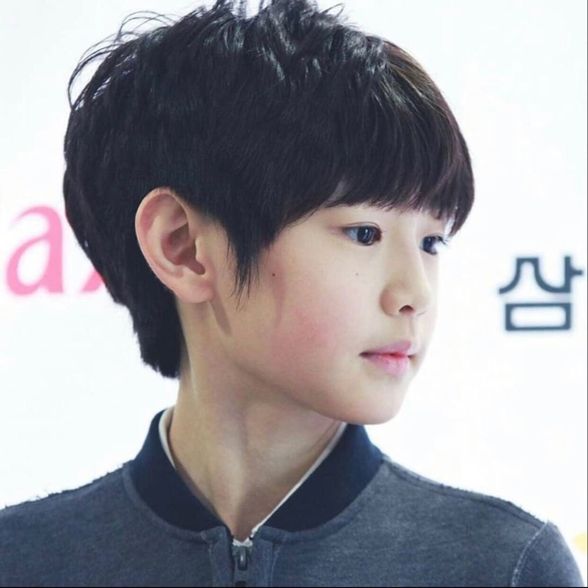 hoon_iceprince's tweet photo. sunghoon saying what he doesn't want to lose in his life is his face, i mean if i'd looked like a national treasure since childhood i'd be the same too 😭 https://t.co/eLkztgECBw