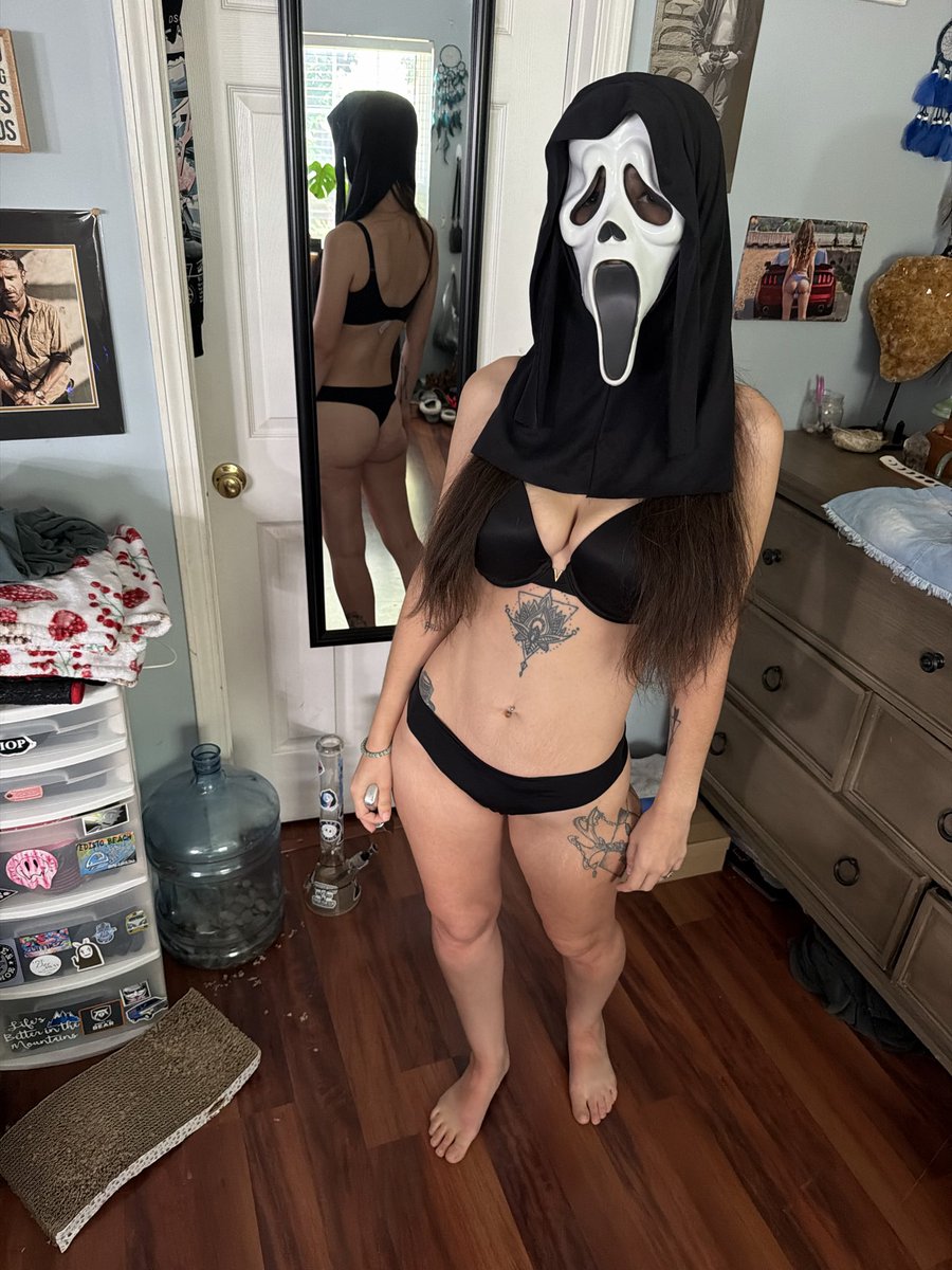 Kinkymeg96's tweet photo. #comeplay #holloween #fallfinally #ghostface #dontscream #denvercolorado #coloradoliving https://t.co/tVaoRvqfsw