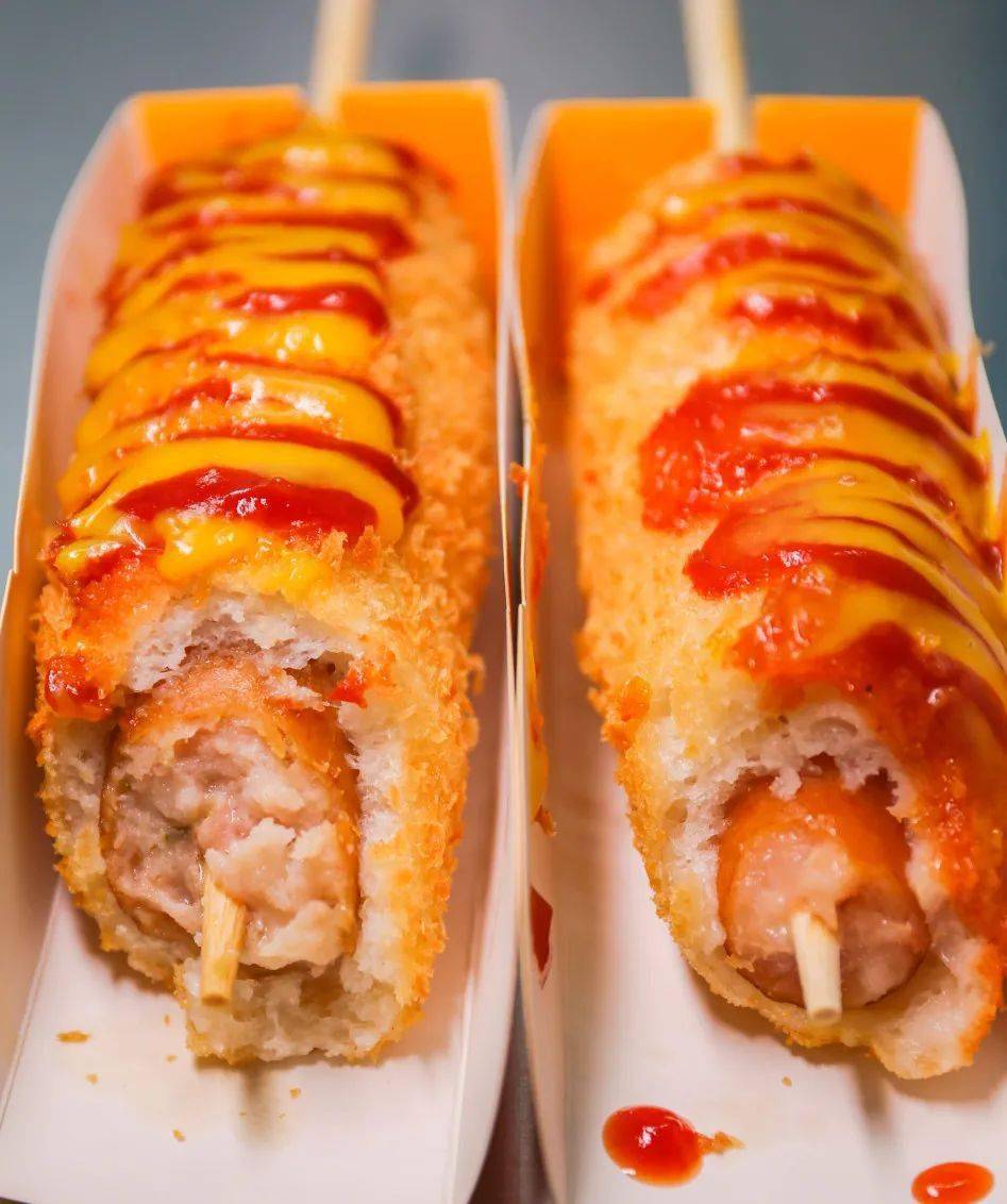 honeb424883's tweet photo. Craving a quick flavor escape Our fluffy Korean corn dogs stuffed with mozzarella u0026 crinkle-cut fries are crispy outside, cheesy inside—your 3pm pick-me-up is here! https://t.co/hnbxcMJKdG